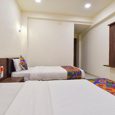 Fabhotel A1 Plaza Ahmedabad Esterno foto