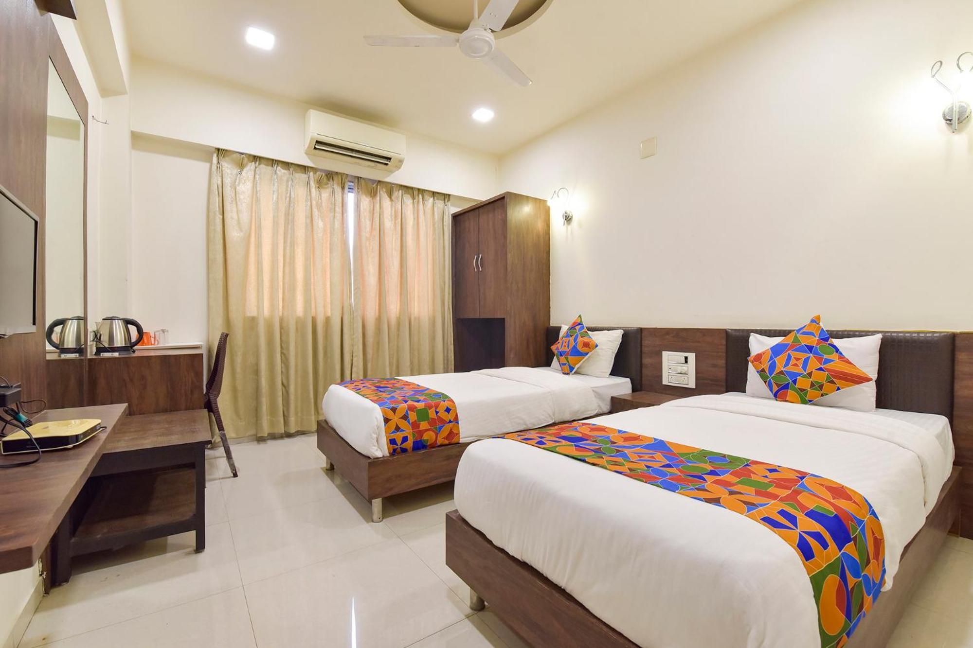 Fabhotel A1 Plaza Ahmedabad Esterno foto