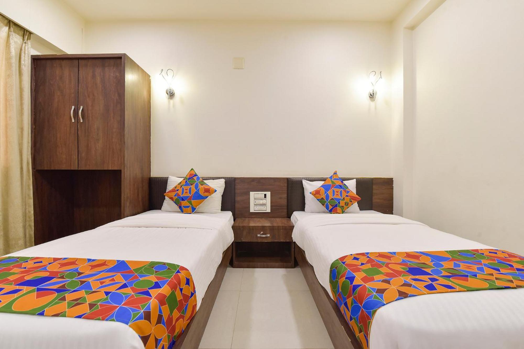Fabhotel A1 Plaza Ahmedabad Esterno foto