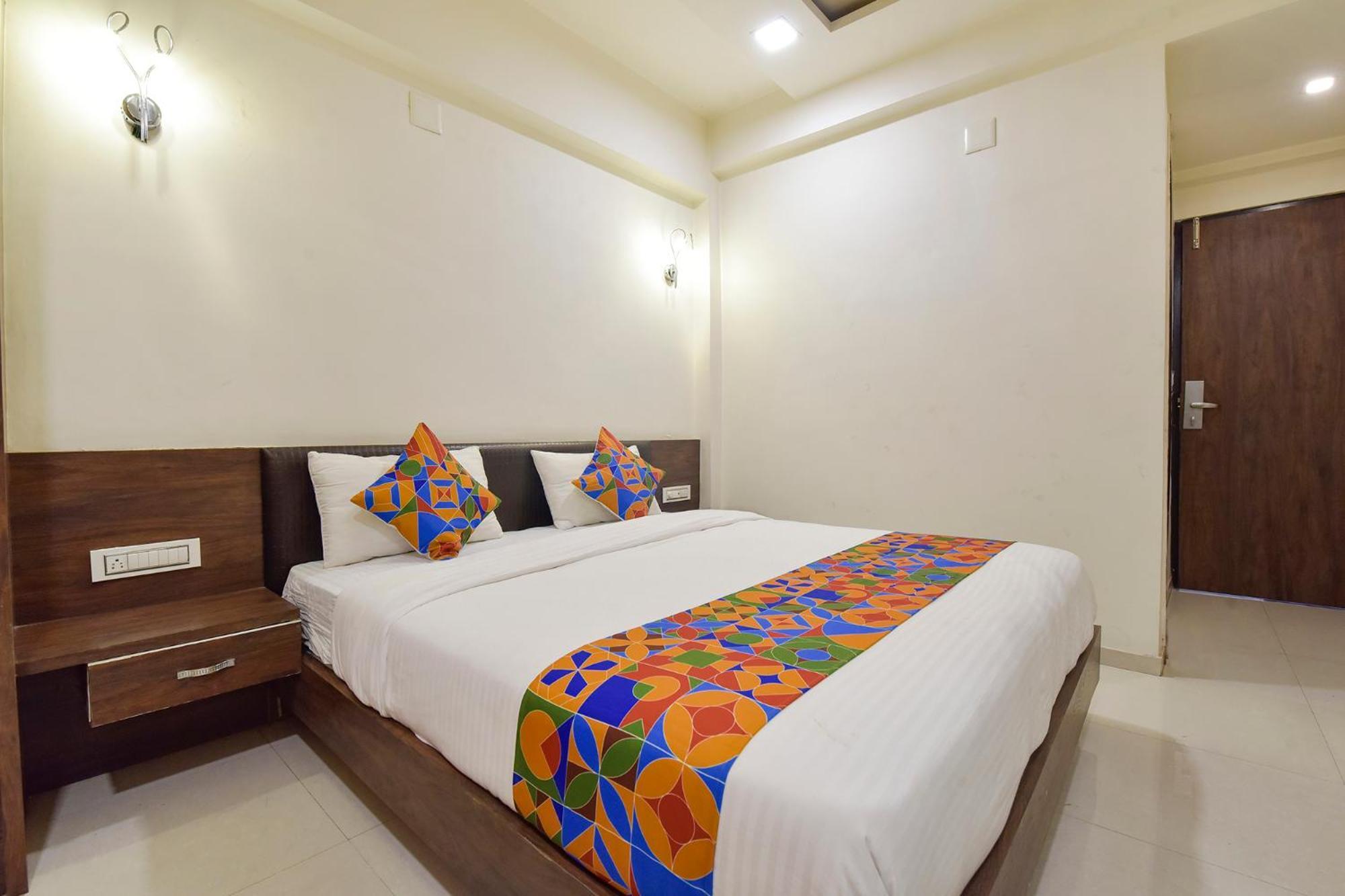 Fabhotel A1 Plaza Ahmedabad Esterno foto