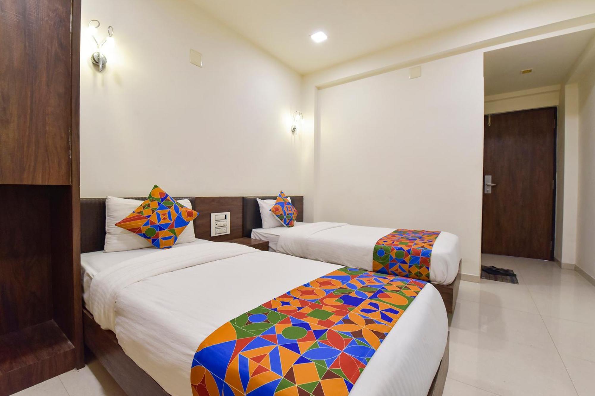 Fabhotel A1 Plaza Ahmedabad Esterno foto