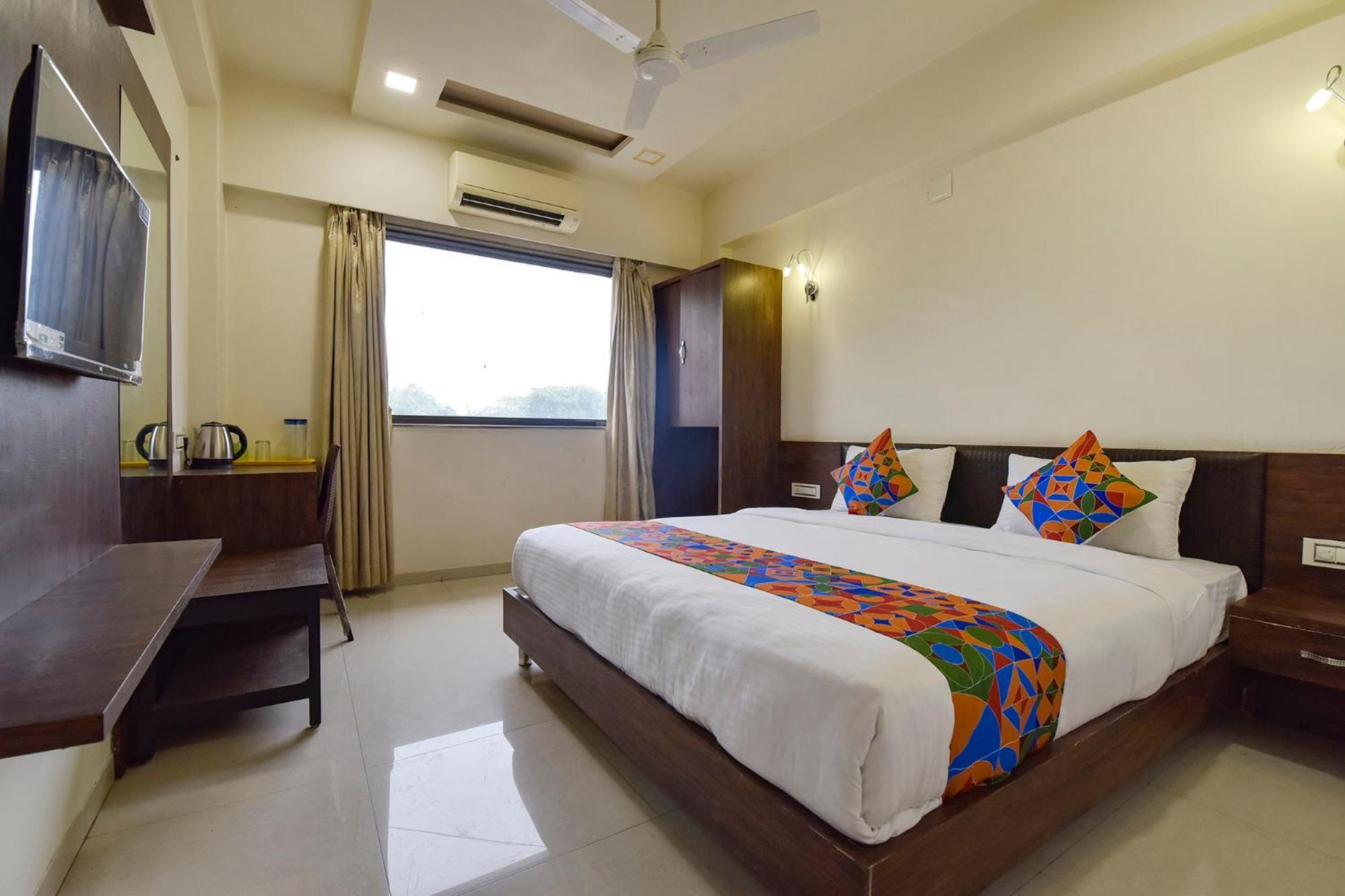 Fabhotel A1 Plaza Ahmedabad Esterno foto