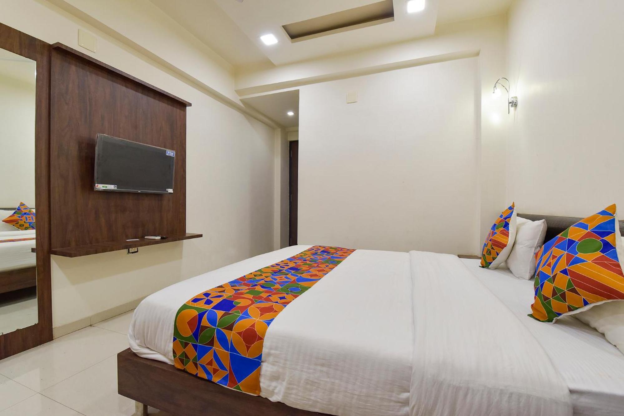Fabhotel A1 Plaza Ahmedabad Esterno foto