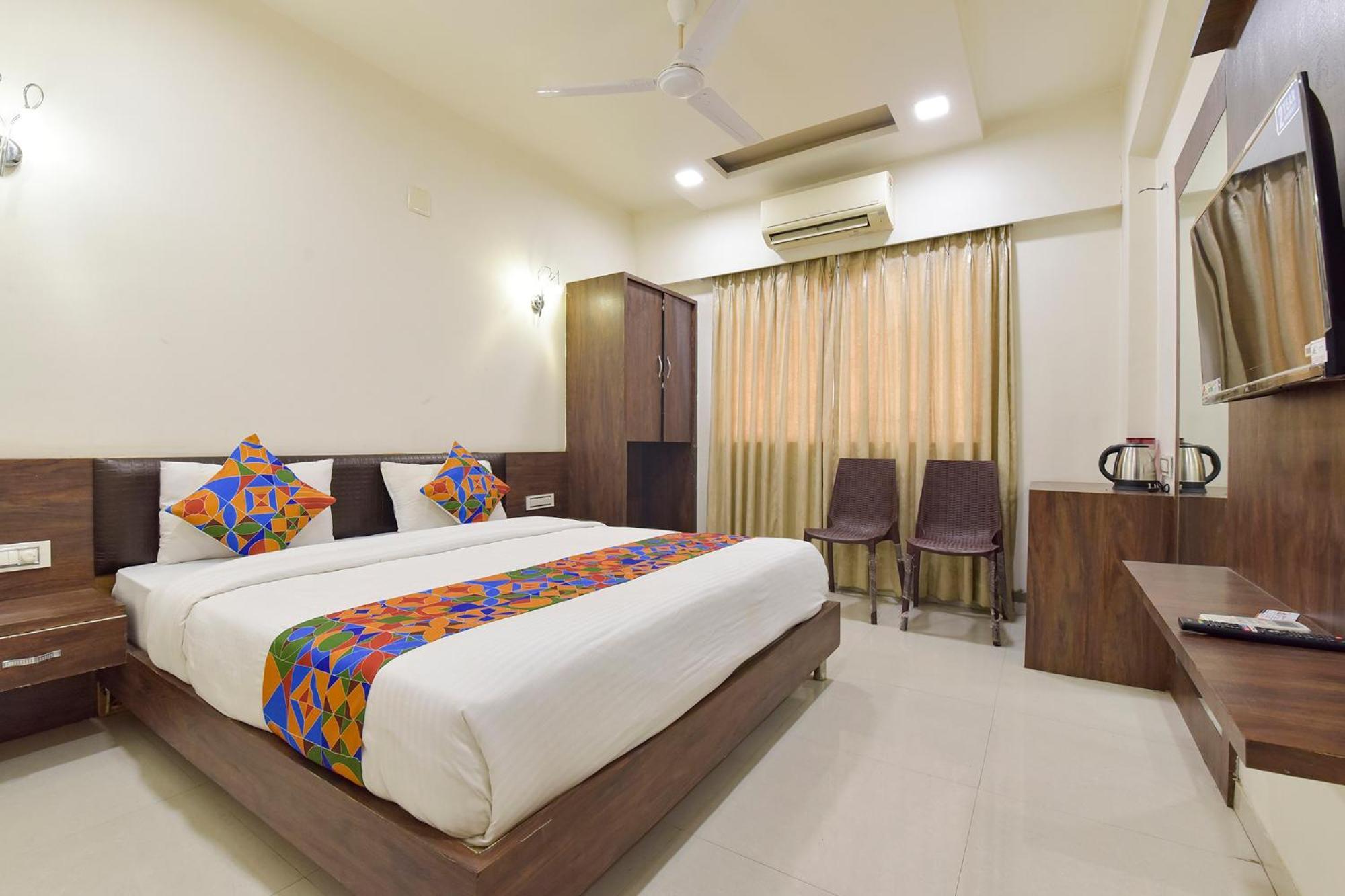 Fabhotel A1 Plaza Ahmedabad Esterno foto
