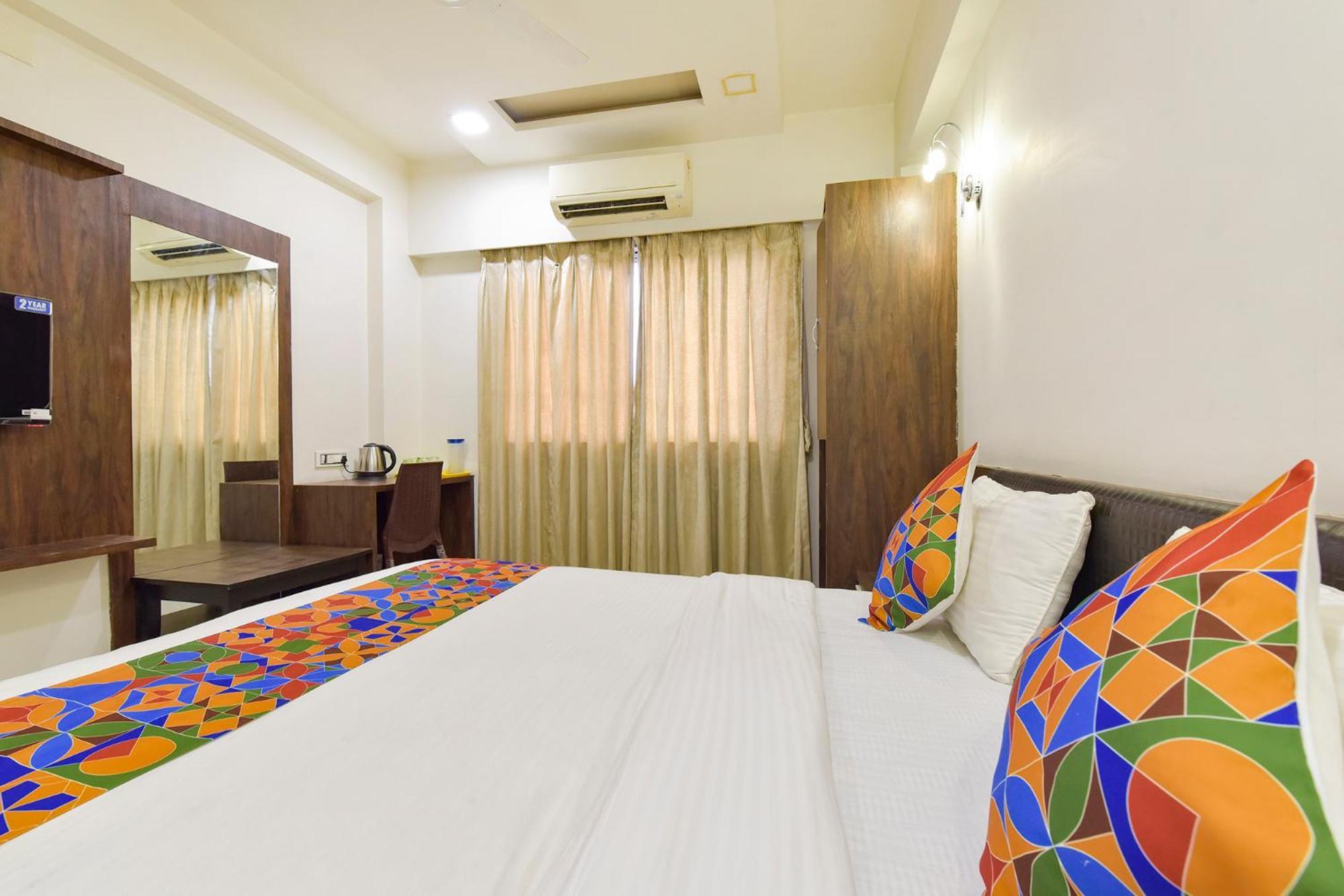 Fabhotel A1 Plaza Ahmedabad Esterno foto