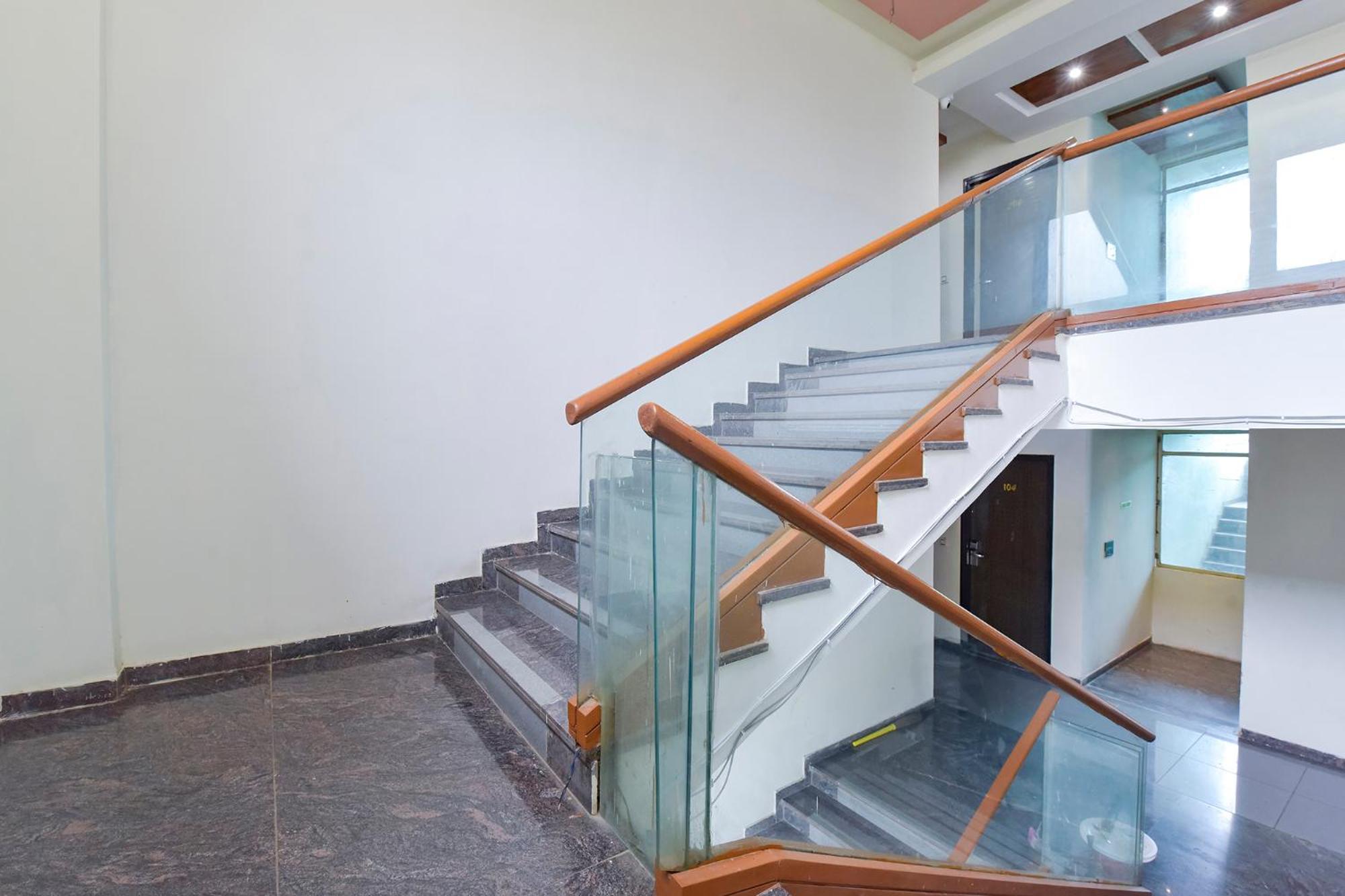 Fabhotel A1 Plaza Ahmedabad Esterno foto